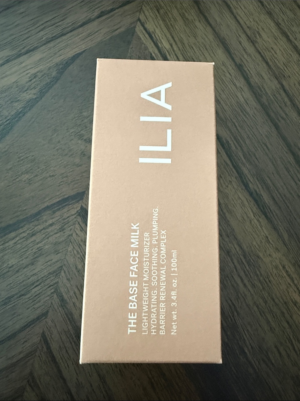 ILIA: The Base Face Milk Lightweight Moisturizer - Picture 2 of 3